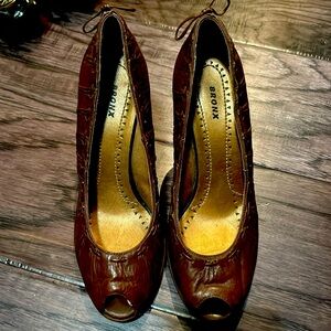 Bronx Leather Peep Toe Heels Sz 8